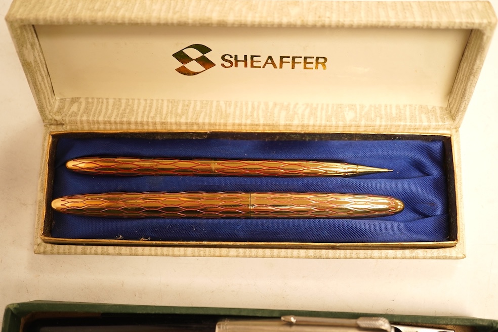 A collection of mostly fountain pens to include Parker and Sheaffer
